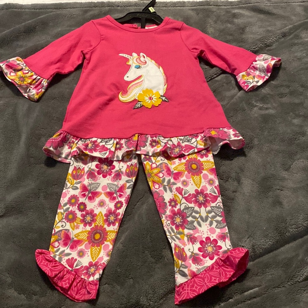 Host pick 🎉 Jumping fences unicorn and floral set size 18m nwot